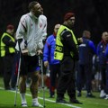 Arnautović na štakama dočekao kraj meča: Oglasio se Vladan Milojević o njegovoj povredi