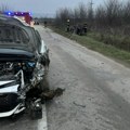 Dve osobe povređene u sudaru kod Jasenice, automobil završio u jarku