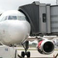Avio-saobraćaj se normalizuje: Pista na Aerodromu "Nikola Tesla" očišćena i prohodna.