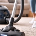 Ako ne usisavate sporo, zapravo prljate svoj dom - evo gde svi grešimo