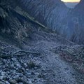 Planina mu "ubila" ženu, pa uradio nemoguće: Čekićem 22 godine sekao stenu, mislili da je lud, a on napravio čudo