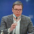 Vučić: Opozicija besmislicama priprema alibi za izborni neuspeh