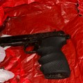 Užas u Kruševcu: Muškarac napao ćerku, policija mu našla 2 automata i pištolj