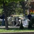 Automobil prepolovljen, lekari se jednoj osobi bore za život: Jeziv snimak sa mesta teške saobraćajne nesreće (video)