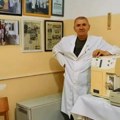 Posle četiri decenije u belom mantilu: Novica Cvetković ispraćen u penziju uz suze i aplauze