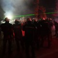 Vučić: Policija obavila svoj posao strogo profesionalno, 11 policajaca povređeno u Novom Sadu