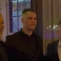 Moćnik sa estrade prvi put pokazao suprugu Fatalna plavuša zasenila prisutne, ne eksponira se, a izgleda kao diva (video)