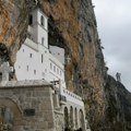 Drama pod Ostrogom: Otac Joil prekinuo venčanje mladog para, pa kumu u lice rekao samo jednu rečenicu: Mladoženja od šoka pao…