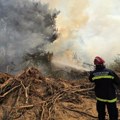 I dalje gori u Deliblatskoj peščari i na Stolovima, vetar i nepristupačan teren otežavaju gašenje
