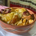 U ovom srpskom selu od zore se krčka svadbarski kupus! Sve spremno za još jednu čuvenu Kupusijadu u Mrčajevcima! Počinje borba…