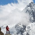 Монт Еверест: Планинари ће морати да скупе свој измет и врате у базни камп