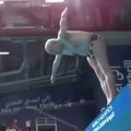 Neverovatno! Stogodišnjak skakao u vodu na SP u Dohi, poslednju medalju osvojio je 1951. godine