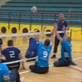 Srpski, hrvatski i bosanski vojni invalidi igrali odbojku, a ovaj snimak rasplakao region (VIDEO)