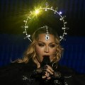 (ФОТО) Мадонин концерт претворио плажу Копакабана у Рију у огроман плесни подијум