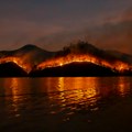 Na ostrvu Hidra u Grčkoj vatromet sa luksuzne jahte izazvao požar – uhapšeno 13 osoba