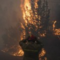 Agonija i dalje traje, vatrogasci nemoćni: Nebo iznad Atine postalo crno od dima, plamen bio viši od 25 metara (foto)