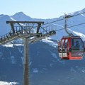 Kvar na žičari u švajcarskom ski centru, svi skijaši evakuisani iz gondola