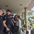 Mup: povodom događaja u Novom Pazaru: Povređeno više policijskih službenika, među njima i načelnik Policijske uprave