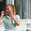 Dadilje nisu htele da joj čuvaju decu ni za 2.000 evra nedeljno: Terala ih da rade po 16 sati bez slobodnog dana, a sin morao…