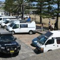(Video) Filmska akcija kod plaže Bondi: Policija ispalila gumene metke i zaustavila vozilo, sedmorica muškaraca uhapšena