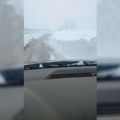 Neverovatne zimske slike iz sela Polom: Snežni nanosi viši od metra, meštani se jedva probijaju do kuća