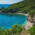 Državljanin Srbije se utopio na plaži Mogren u Budvi