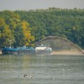 Rumunija potapa barže natovarene kamenjem da poveća protok Dunava do nuklearne elektrane