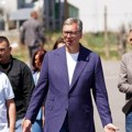 "Fabrika kablova nastaviće da radi": Vučić obilazi centar za pakovanje jaja sa farmi kompanije Agro Đole kod Jagodine