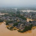 Jezivi prizori, gradovi pod vodom: Najmanje 10 osoba poginulo u nevremenu, evakuisano više od 21.000 ljudi (video)