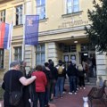 U Nišu redovi ispred biračkih mesta, Nišlije čekale od 6 časova