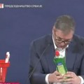 Vučić: U sredu ću sa Malim i Momirovićem kupiti i probati parizer