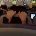 "Lezite na: Pod!" Panika u ruskom avionu: Totalni haos, sve se trese, žena pala na pod (video)