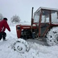 Dežuranje traje 24 časa, situacija je pod kontrolom: Sneg nije napravio veće probleme u opštini Lučani, snabdevanje…
