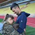 Nole u Monaku uživa sa porodicom: Jelena, Novak, Tara i Stefan trenirali zajedno, pa sve obeležili zagrljajem (video)