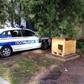 Novosadski policajci napravili kućicu za gradske pse