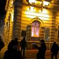 Protesti u Novom Sadu, neredi ispred Gradske kuće (video)