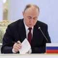 Putin: Evropu su spustili ispod najnižih granica, ona igra kako Amerika svira