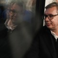 Vučić iz voza na putu ka Sremskoj Mitrovici: Gotovo je sa pokušajima obojene revolucije, narod želi da radi