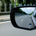 Isprekidana linija na bočnom retrovizoru – mnogi ne znaju čemu služi