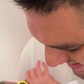 Prva slika malog Đoganija: Adam prvi put video sina, podelio ovaj trenutak! Pokazao naslednika, neodoljiv je