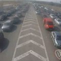 Beskrajne kolone na ulazu u Srbiju! Amss upozorio: Svi krenuli kući, a na ovom prelazu je čekanje i do 4 sata!