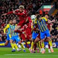 FOTO Da li je moguće? Bizaran crveni karton nove zvezde Liverpula, skinuo dres i morao da napusti teren