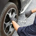 Pukla vam je guma na autoputu? Evo šta nikako ne smete da radite