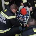 Teo (2) se zaglavio u ljuljašci: Hitno reagovali vatrogasci