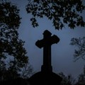 Kancelarija za KiM osudila skrnavljenje srpskog pravoslavnog groblja kod Lipljana