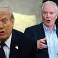 "Netanjahu našao predsednika dovoljno glupog da uvuče SAD u rat": Senator oštro kritikovao: Tramp je prekršio obećanje da nas…