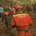 (Foto) Drama na Fruškoj gori spasavanje povređene žene trajalo satima Devet heroja GSS-a se borilo sa surovim terenom