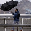 U Velikoj Britaniji zatvoreni putevi i blokirana železnica zbog oluje Dejv