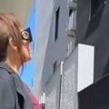 Ani Nikolić preseli građevinski radovi ispred stana, pa odbrusila majstorima: "Hoćete li završavati više?"