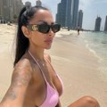 Skinula se Sita Ahmić: Otišla iz zemlje, pa pokazala kako živi u Dubaiju, pozirala u bikiniju, a tetovaže sevaju (foto)